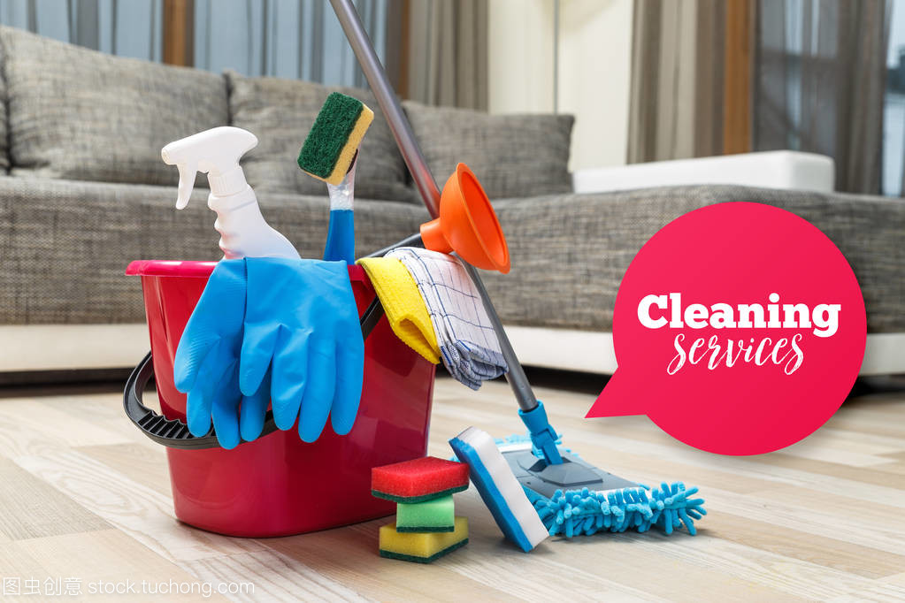 清潔服務。海綿、 化學品和拖把